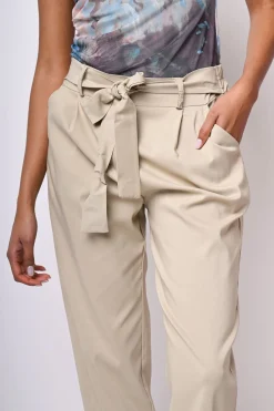 Pantaloni con cintura da annodare