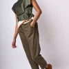 Pantaloni in faux suede con risvolto