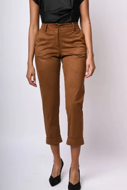 Pantaloni in faux suede con risvolto