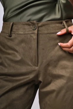 Pantaloni in faux suede con risvolto