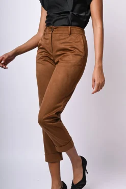 Pantaloni in faux suede con risvolto