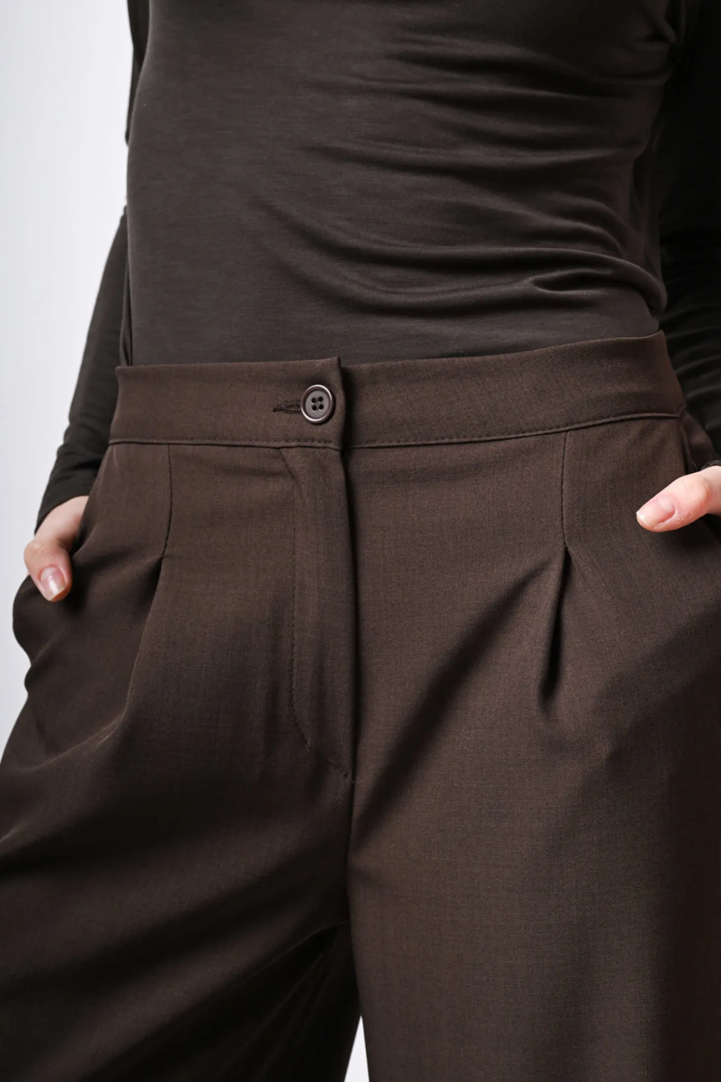 Pantaloni palazzo con tasche sul retro