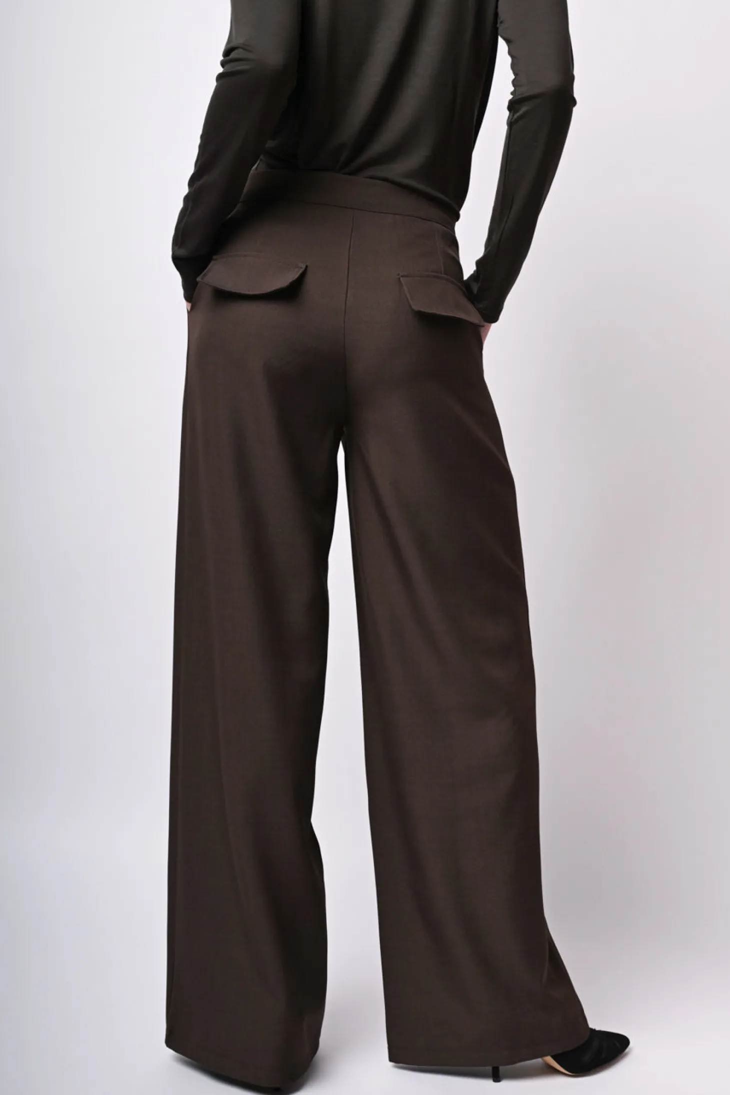 Pantaloni palazzo con tasche sul retro
