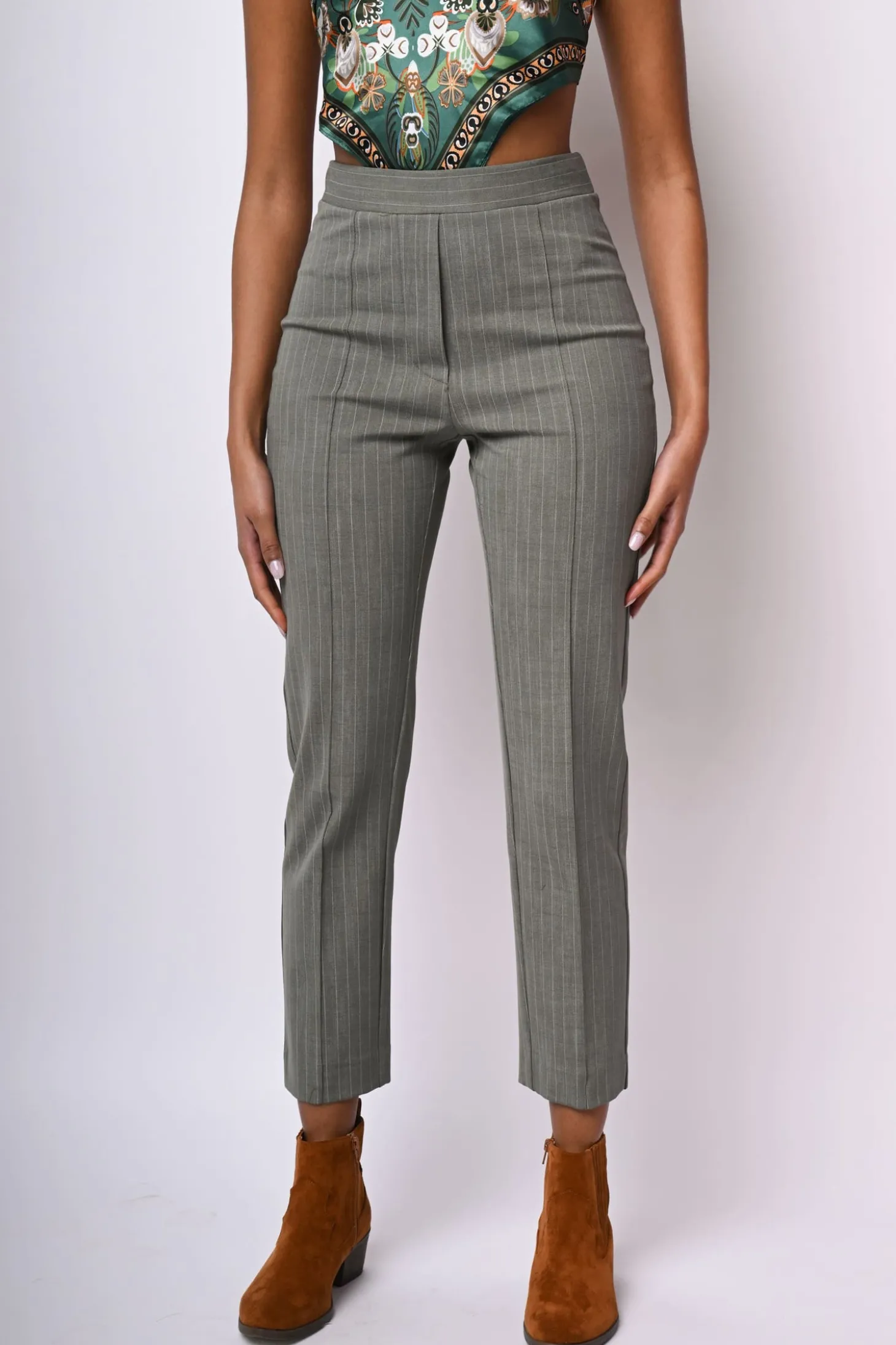 Pantaloni slim-fit gessati