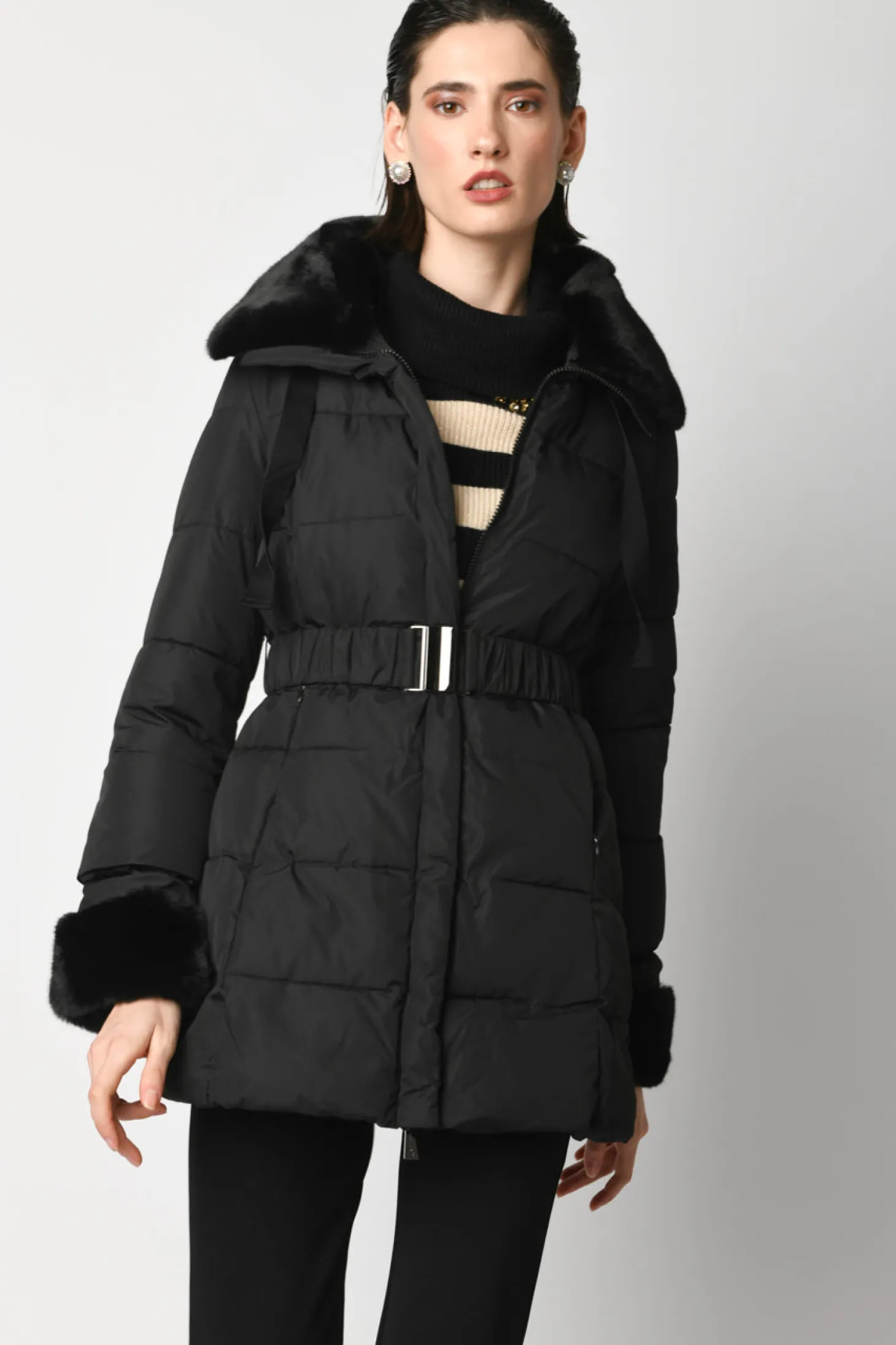 Piumino con dettagli in faux fur
