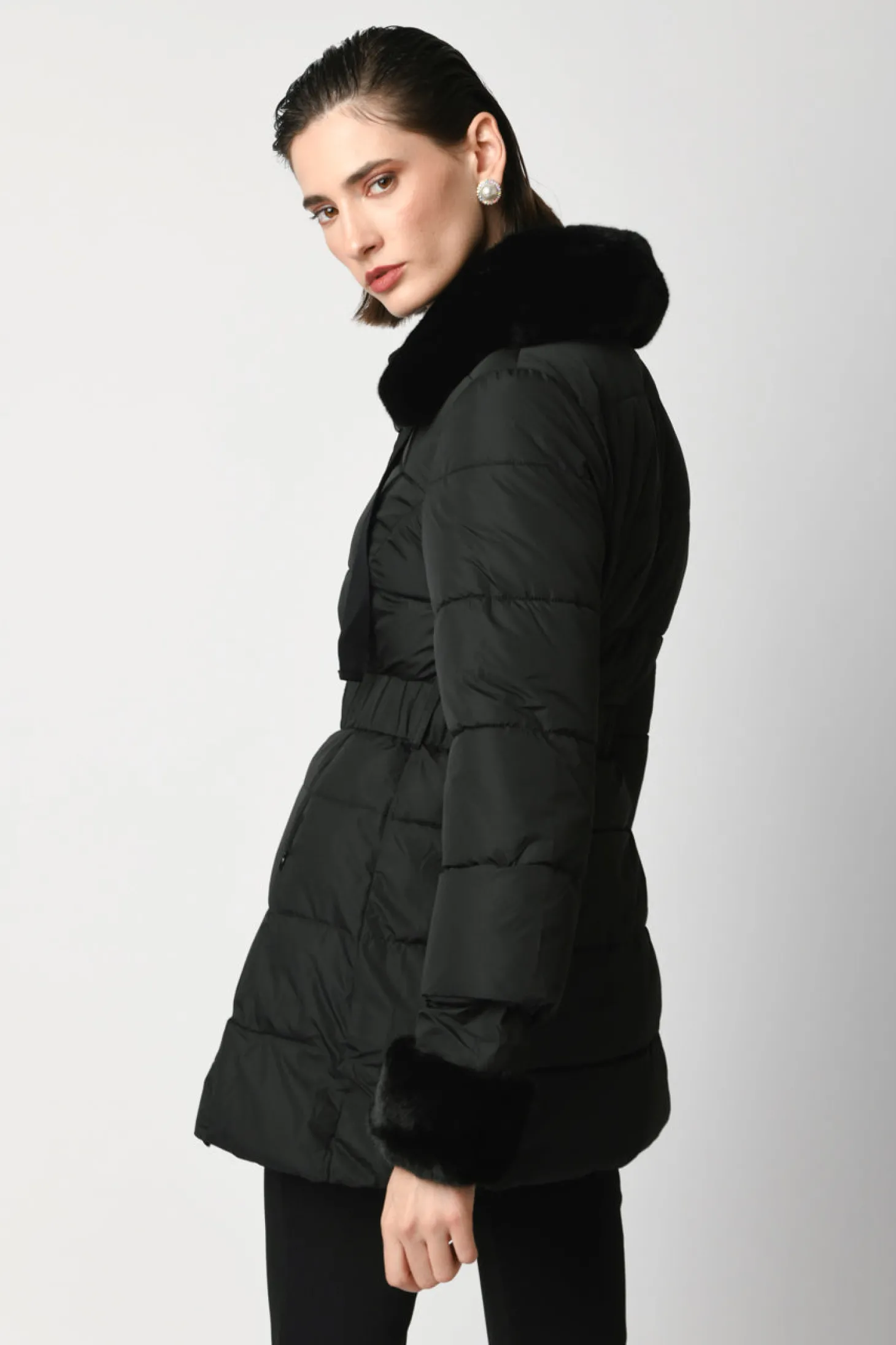 Piumino con dettagli in faux fur