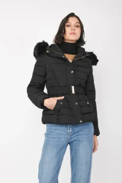 Piumino corto con faux fur al cappuccio