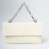 Pochette goffrata con manico gioiello