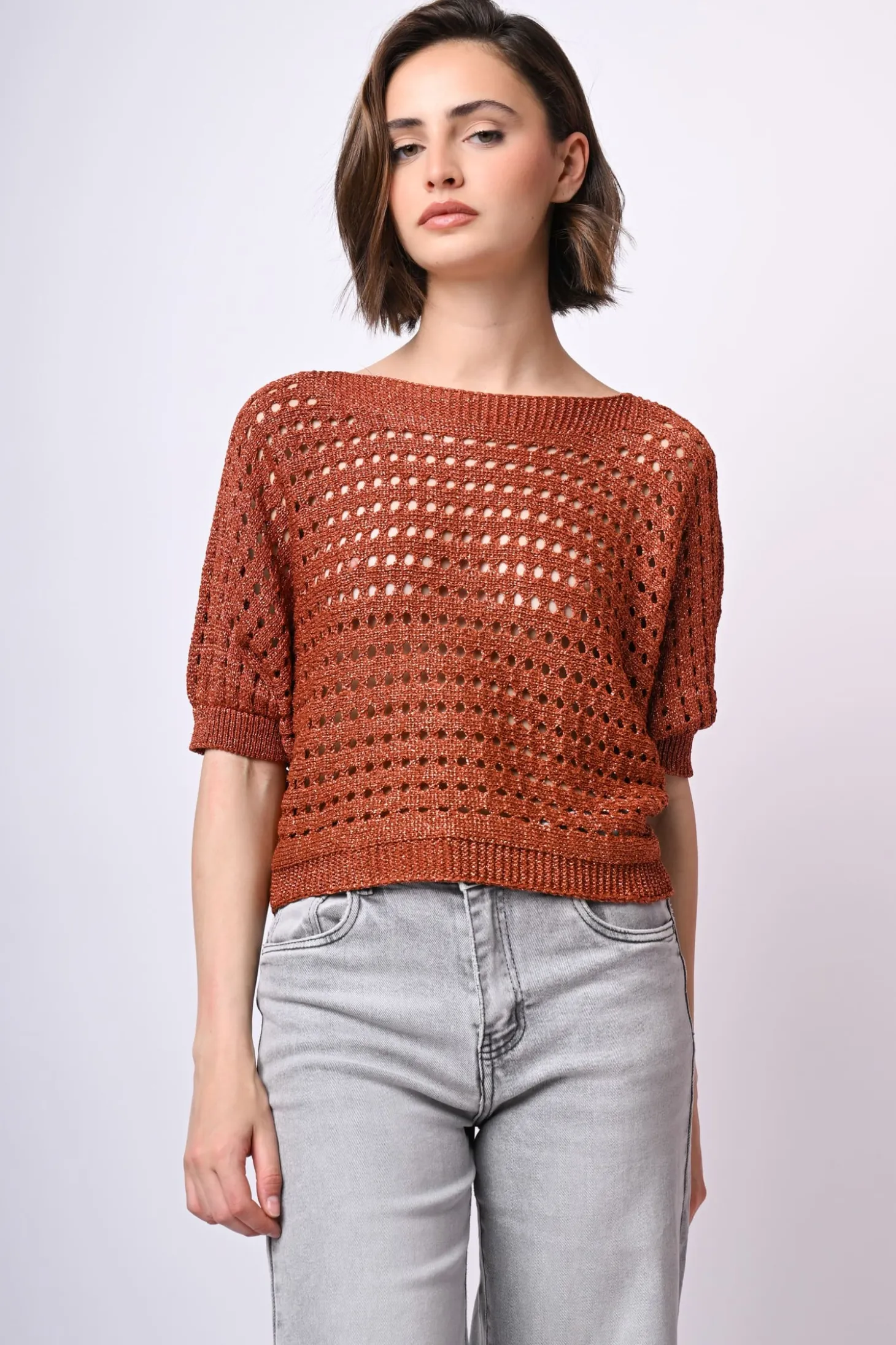 Pull in maglia crochet con fiocco sul retro