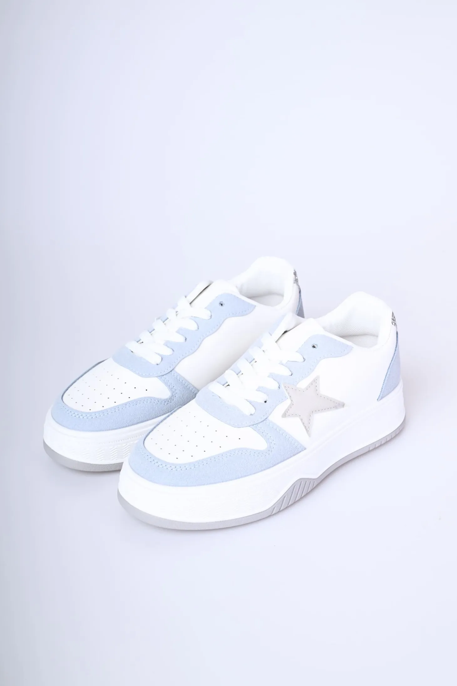 Sneakers con patch a stella e glitter