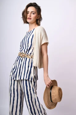 Top a righe con cintura