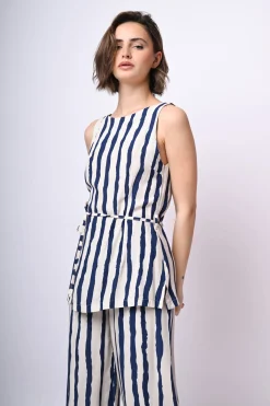 Top a righe con cintura