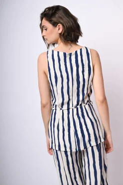Top a righe con cintura