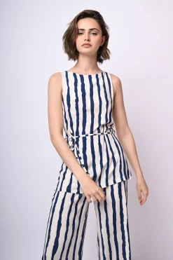 Top a righe con cintura