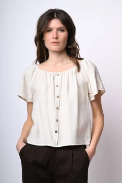Top a spalle scoperte con bottoni