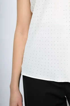 Top con mini borchie