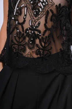 Top con ricami e paillettes