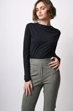 Top con scollo a cratere in lyocell