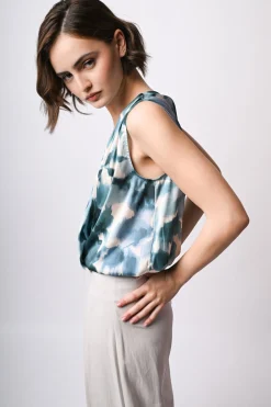 Top con stampa floreale astratta