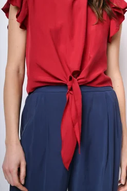 Top crop con nodo alla vita