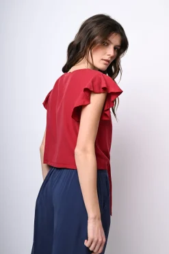 Top crop con nodo alla vita