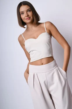 Top crop con scollo a cuore
