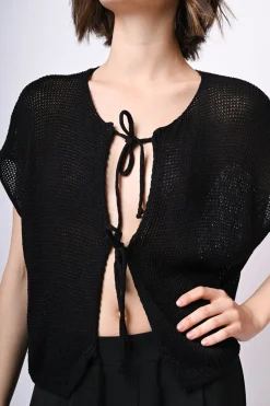 Top in maglia con laccetti