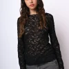 Top in pizzo con scollo a barchetta