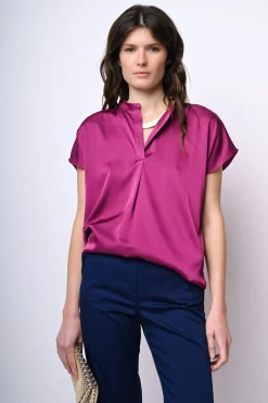 Top in raso con scollo alla tunisina