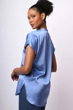 Top in raso con scollo alla tunisina