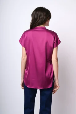 Top in raso con scollo alla tunisina