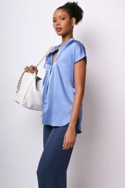 Top in raso con scollo alla tunisina