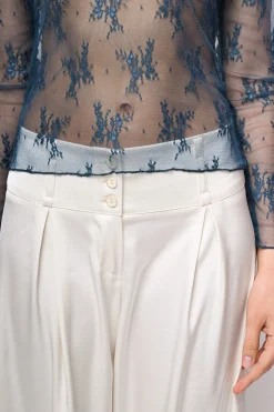 Top in tulle con ricami e scollo a cratere