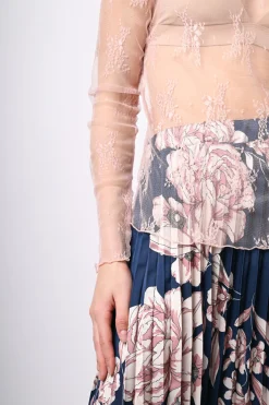 Top in tulle con ricami floreali