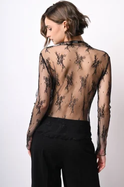 Top in tulle con ricami floreali