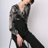 Tuta bi-materiale con stampa paisley
